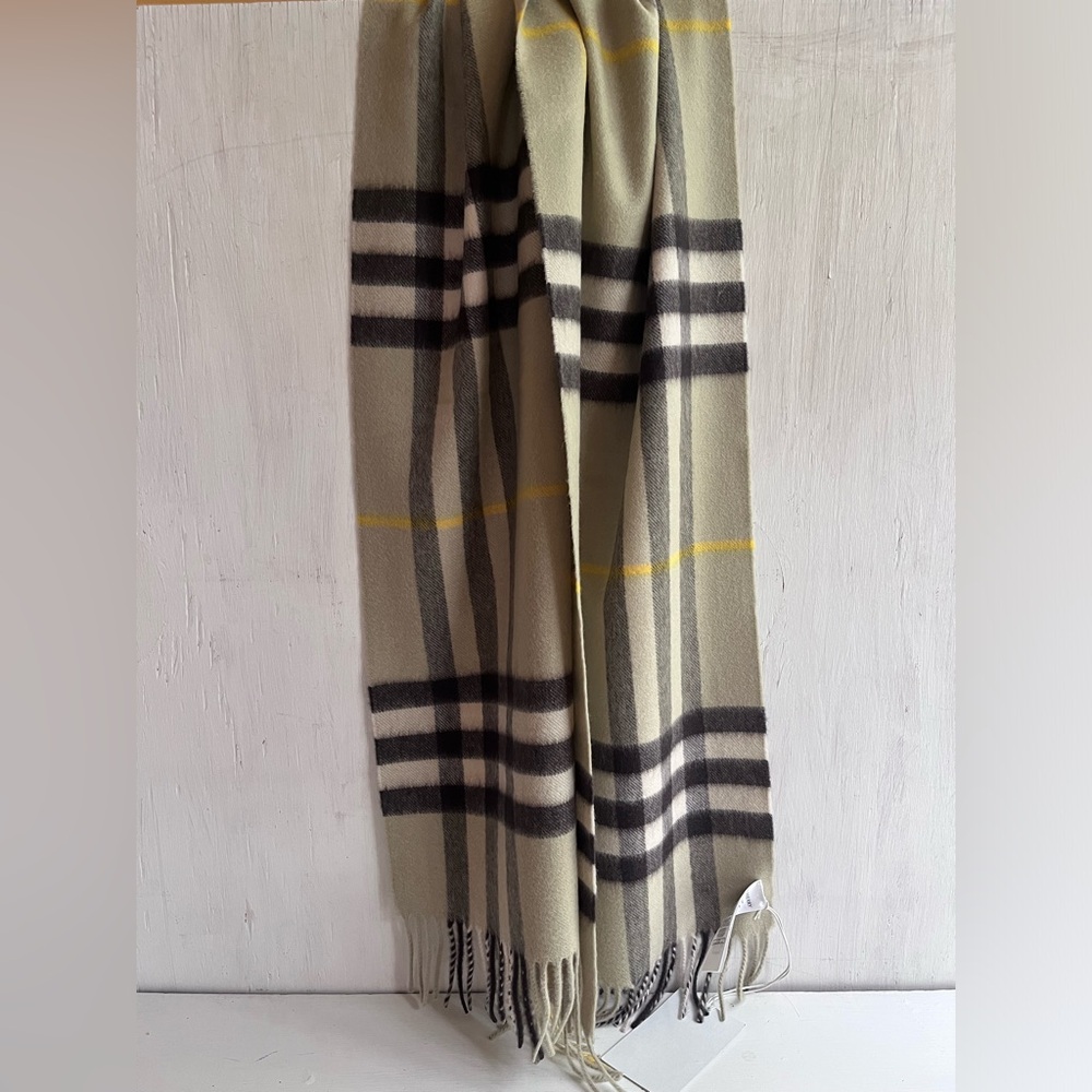BURBERRY Giant Icon Check Cashmere Scarf- Hunter - Picture 3 of 12